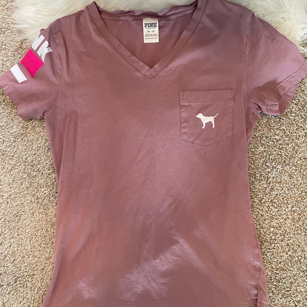 🔥💥🔥VS Pink V Neck Campus Tee